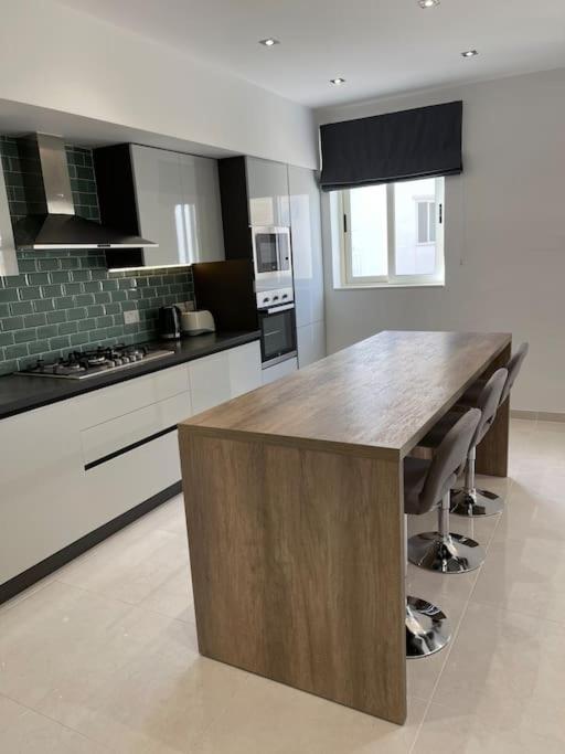 Sunset Apt Modern 1 Bedroom Apt Near The Beach Birżebbuġa Exteriör bild